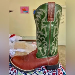 Stunning Green Ariat Cowboy Boots like new! Size 11.5
